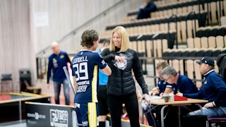 Albin Lundell utses till matchens IBKare av Jessica Pettersson från First hotel Kokoloko