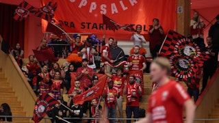 Storvreta IBK:s supporterklubb Red Eagles under en match